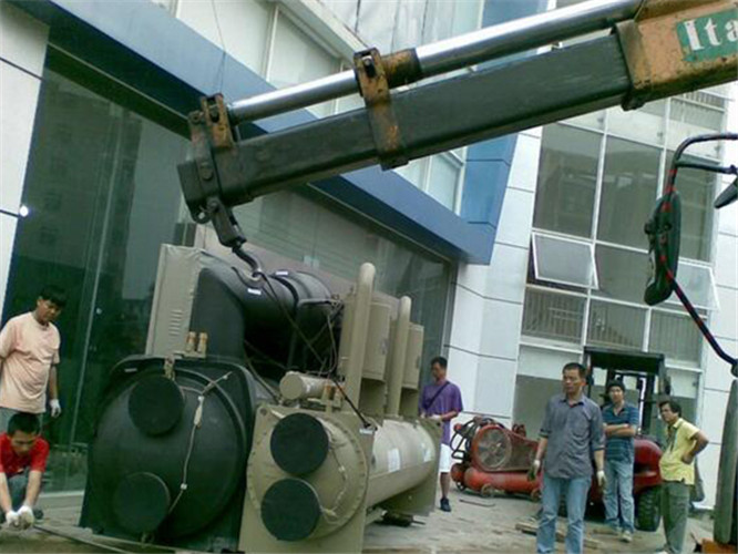 安福县随车吊和汽车吊的核心区别是什么？哪种更省钱？