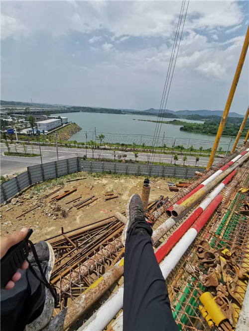 安福县作业中发生设备损坏或人员意外，责任怎么划分？